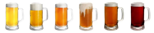 白い背景に冷たいおいしいビールのマグカップで設定します バナーデザイン — ストック写真