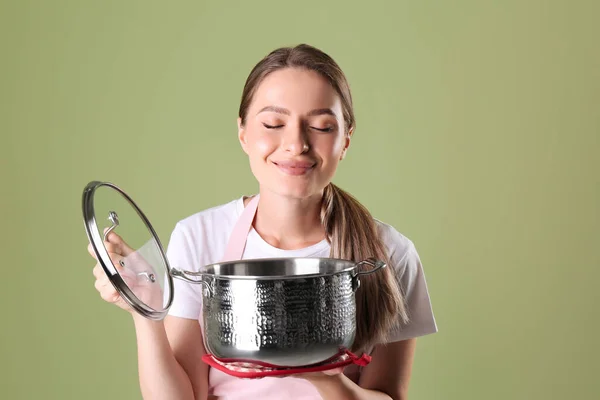 Lycklig Kvinna Med Pott Oliv Bakgrund — Stockfoto