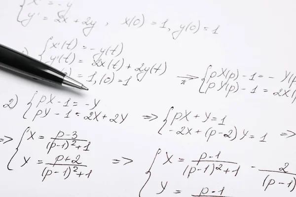 Feuille Papier Avec Formules Mathématiques Stylo Gros Plan — Photo