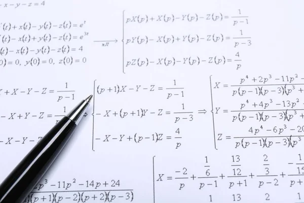 带数学公式和笔迹的纸 — 图库照片
