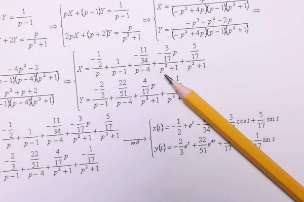 Folha Papel Com Fórmulas Matemáticas Lápis Vista Superior — Fotografia de Stock