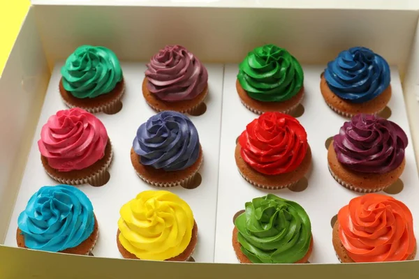 Cupcakes Diferentes Com Creme Caixa Close — Fotografia de Stock