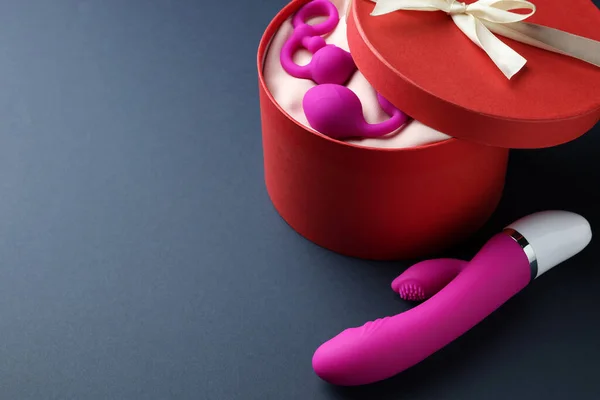 Jucării Sexuale Roz Cutie Cadou Fundal Albastru Închis Spațiu Pentru — Fotografie, imagine de stoc