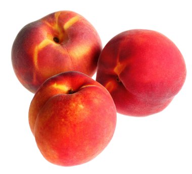 Lezzetli sulu şeftaliler, beyazlar üzerinde izole edilmiş.