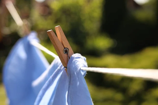 Nettoyer Séchage Des Vêtements Dans Jardin Gros Plan Focus Sur — Photo