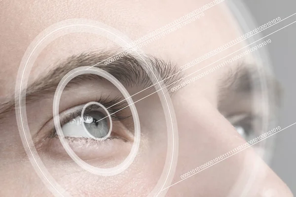 Vista Perto Homem Processo Digitalização Foco Olho — Fotografia de Stock