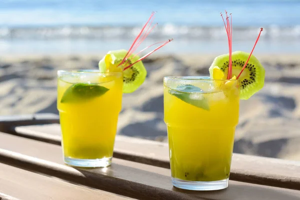 Glasses Refreshing Drink Kiwi Mint Wooden Bench Sea — Stock Photo, Image