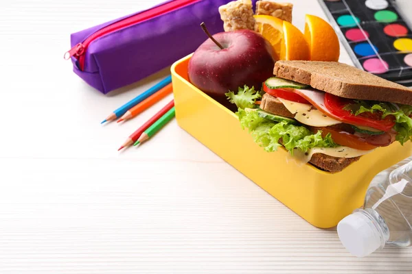 Caja Almuerzo Con Alimentos Saludables Diferentes Artículos Papelería Mesa Madera — Foto de Stock