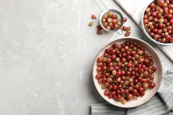 Ripe Gooseberries Light Grey Marble Table Flat Lay Space Text — Stock Photo, Image