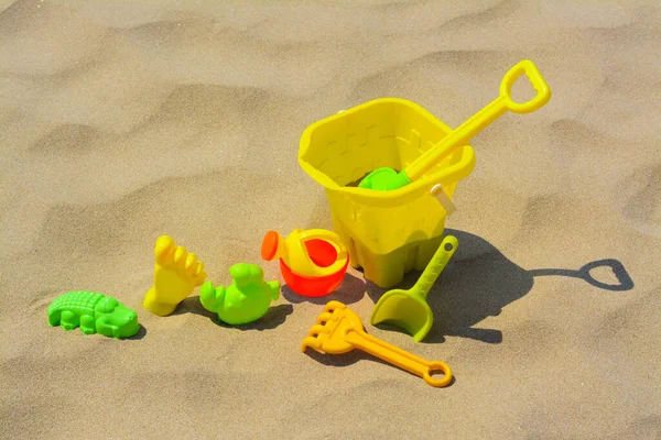 Conjunto Coloridos Juguetes Playa Sobre Arena — Foto de Stock