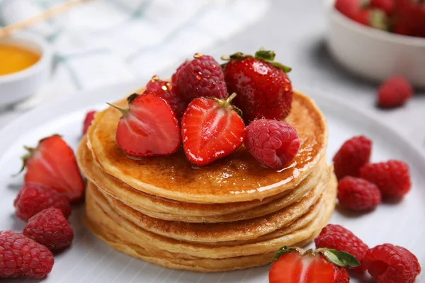 Tasty Pancakes Fresh Berries Honey Plate Closeup — Stock Photo, Image