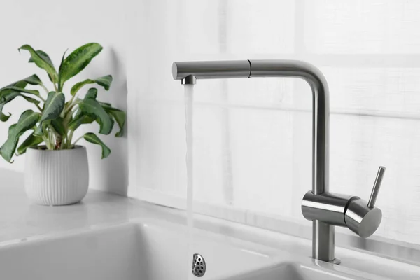 Stream Water Flowing Tap Kitchen — Stock Photo, Image