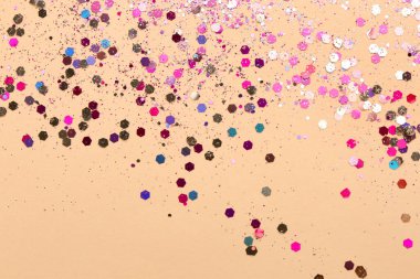 Bej arka planda parlak parlak parıltı, düz yatış