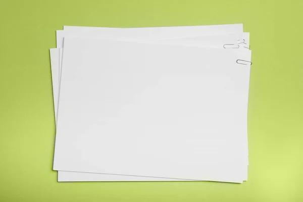 Sheets Paper Clips Light Green Background Top View — Stock Photo, Image