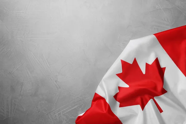 Kanada Bayrağı Açık Gri Taş Masa Üst Manzara Metin Için — Stok fotoğraf