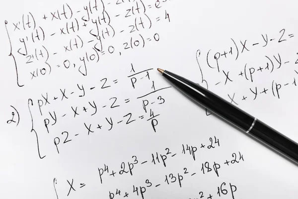 Folha Papel Com Fórmulas Matemáticas Caneta Vista Superior — Fotografia de Stock