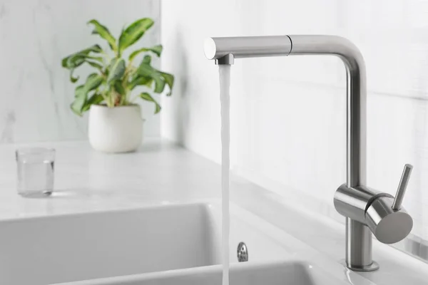 Stream Water Flowing Tap Kitchen — Stockfoto