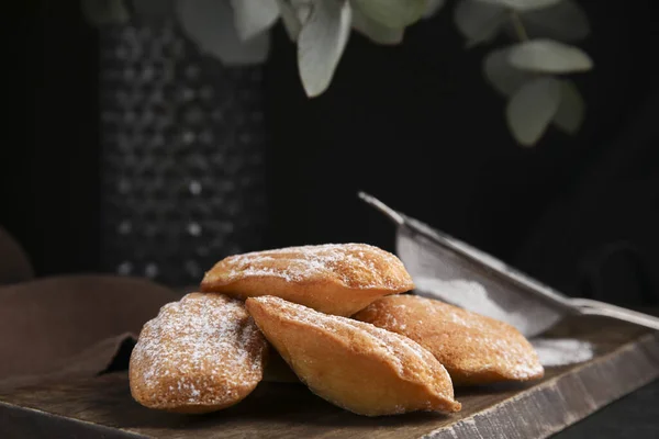 Delicious Madeleine Cakes Powdered Sugar Table Closeup — 스톡 사진