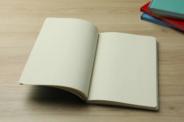 Aufgeschlagenes Notizbuch Auf Holztisch Persönliche Planung — Stockfoto