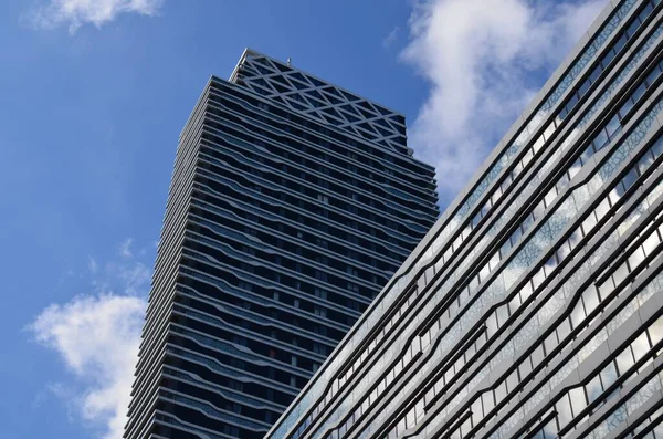 Extérieur Beaux Bâtiments Contre Ciel Bleu Vue Angle Bas — Photo