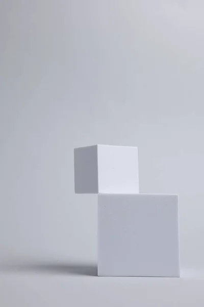 Сцена Трибуной Презентации Продукта Кубики Светло Сером Фоне — стоковое фото