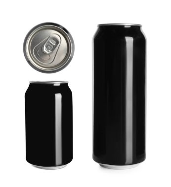 Beyaz arkaplanda alüminyum içecek kutularıyla ayarlandı