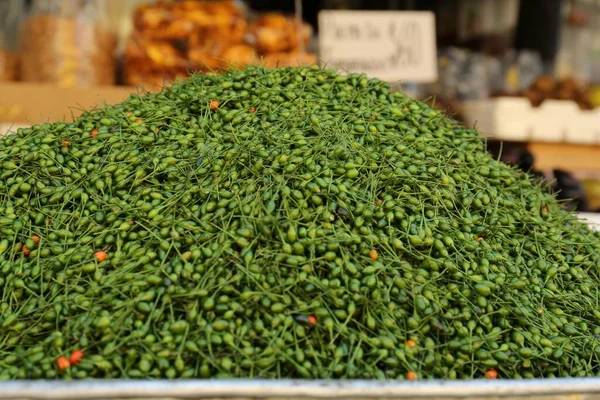 Haufen Frischer Köstlicher Chiltepin Auf Dem Tresen Markt — Stockfoto