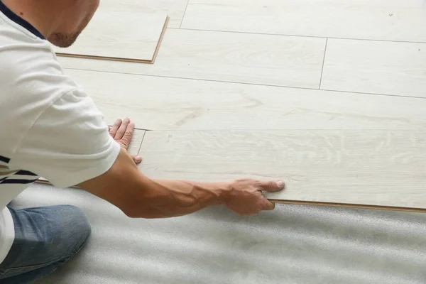 Man Installing New Laminate Flooring Close Seup View — стоковое фото