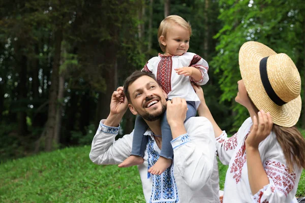 Happy Family Ukrainian National Clothes Outdoors — Stock Photo, Image