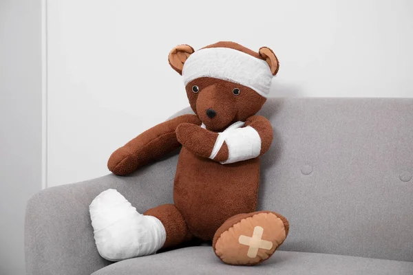 Toy Bear Bandages Sitting Sofa Light Wall — Photo