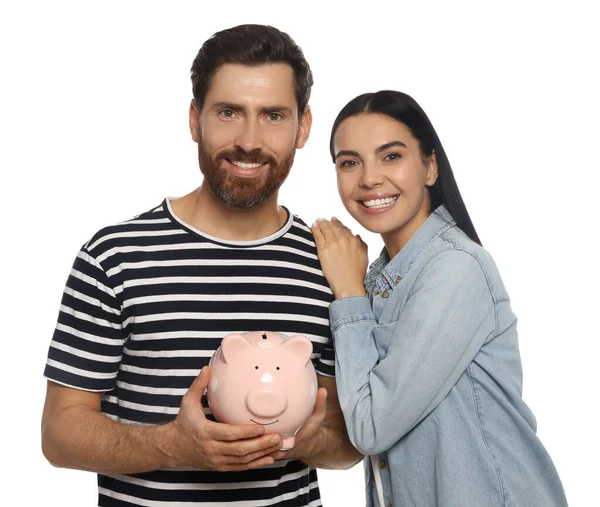 Pareja Feliz Con Alcancía Cerámica Sobre Fondo Blanco — Foto de Stock