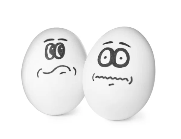 Eieren Met Getrokken Bedachtzame Bange Gezichten Witte Achtergrond — Stockfoto