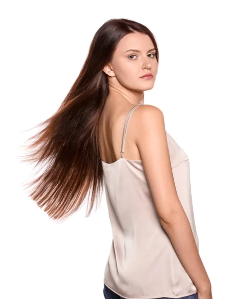 白い背景に健康な強い髪を持つ美しい若い女性の肖像画 — ストック写真