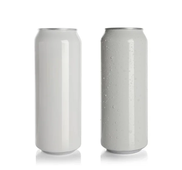 Aluminium Getränkedosen Eine Mit Wassertropfen Auf Weißem Hintergrund — Stockfoto