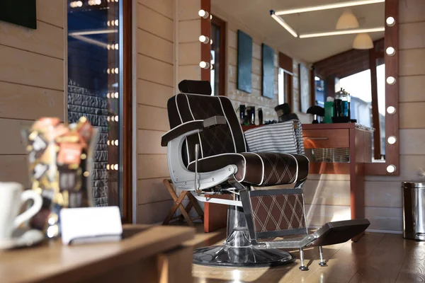 Elegante Lugar Trabajo Peluquería Con Sillón Profesional Barbería — Foto de Stock