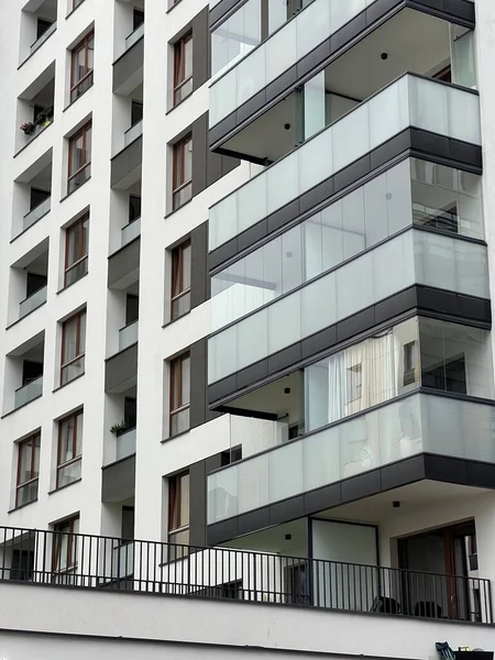 Exterior Del Moderno Edificio Residencial Con Balcones — Foto de Stock