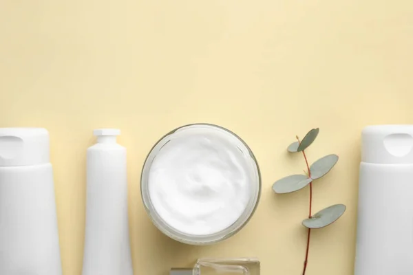 Verschillende Handverzorging Cosmetische Producten Eucalyptus Tak Beige Achtergrond Platte Lay — Stockfoto