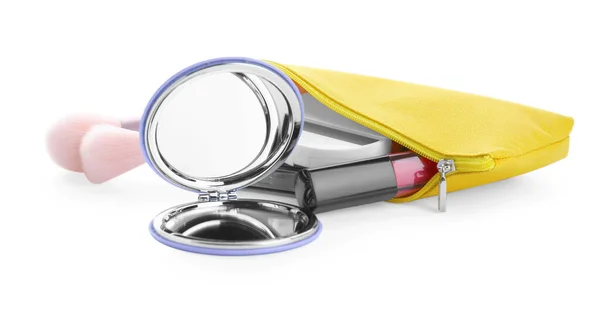 Süslü Cep Aynası Makyaj Ürünleri Beyaz Arka Planda Kozmetik Çanta — Stok fotoğraf