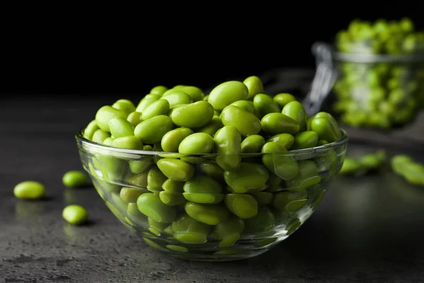 Cuenco Deliciosos Frijoles Edamame Sobre Mesa Gris Sobre Fondo Oscuro — Foto de Stock