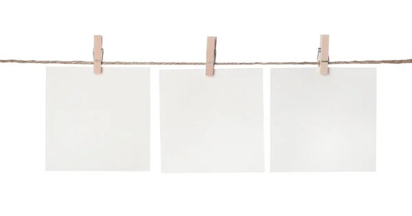Wasknijpers Met Lege Briefpapier Koord Tegen Witte Achtergrond Ruimte Voor — Stockfoto