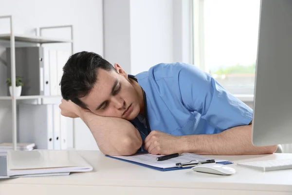 Exhausted Doctor Sleeping Workplace Hospital — Foto Stock