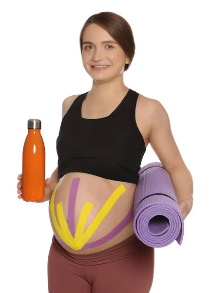 Sportieve Zwangere Vrouw Met Kinesio Tapes Met Water Fles Mat — Stockfoto