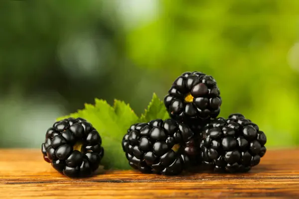 Fresh Ripe Blackberries Wooden Table Outdoors Closeup — Stock Photo, Image