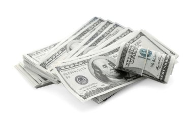 Beyaz arka plan üzerinde birçok Doları banknot. Amerikan ulusal para birimi