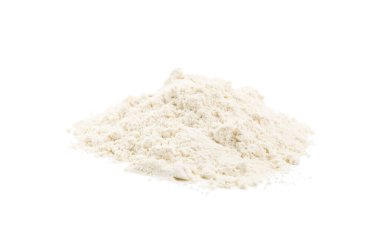 Beyaz üzerine izole edilmiş kinoa unu yığını
