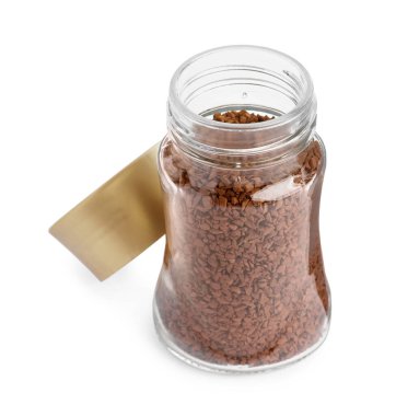 Beyaz üzerine izole edilmiş cam bir kavanoz hazır kahve.