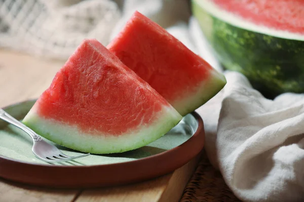 Gesneden Verse Sappige Watermeloen Houten Tafel Close — Stockfoto