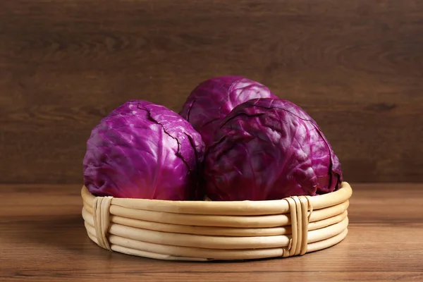 Wicker Basket Fresh Red Cabbages Wooden Table — Stock Photo, Image