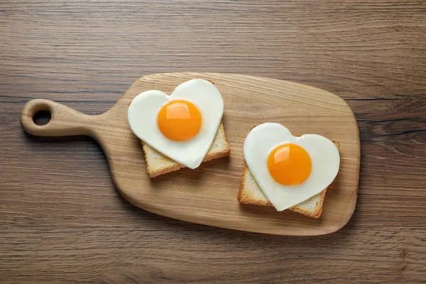 Heart Shaped Fried Eggs Toasts Wooden Table Top View — Stock Photo, Image