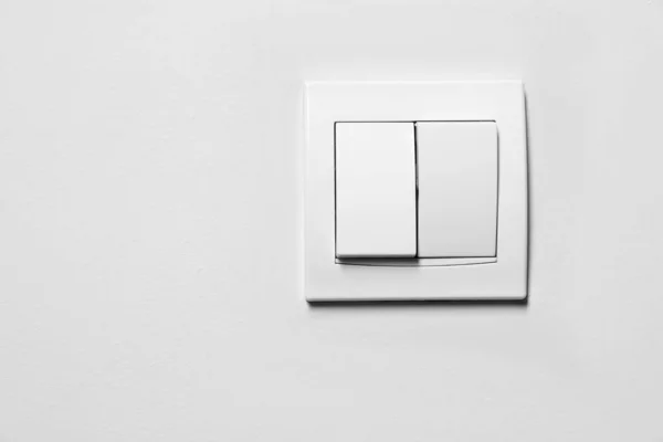 Beyaz Duvarda Modern Plastik Işık Anahtarı Metin Için Boşluk — Stok fotoğraf